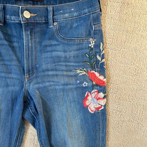 EXPRESS Embroidered Floral Skinny Ripped Jeans - Picture 4 of 7
